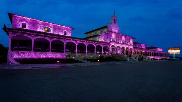 Instalación alumbrado rosa de bodegas arzuaga